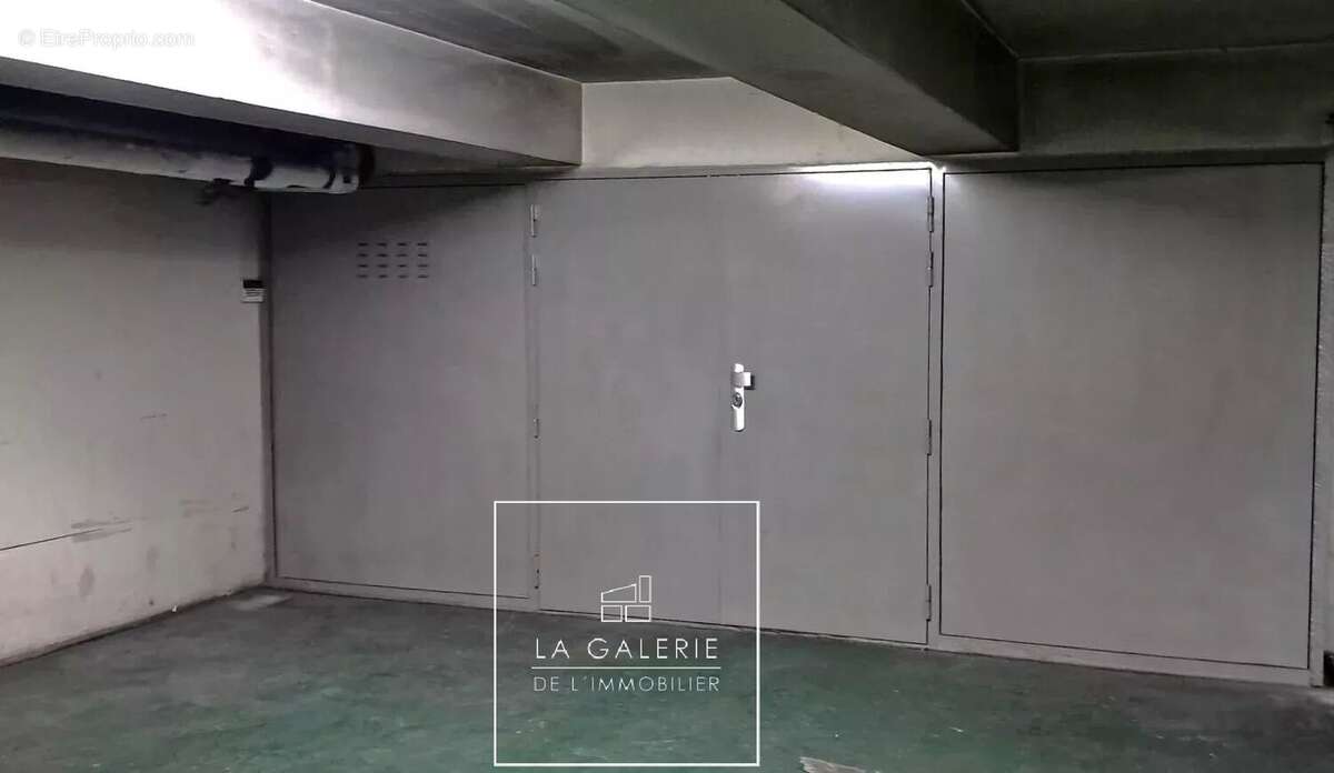 Parking à PARIS-16E