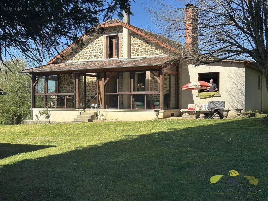 Maison à BUJALEUF