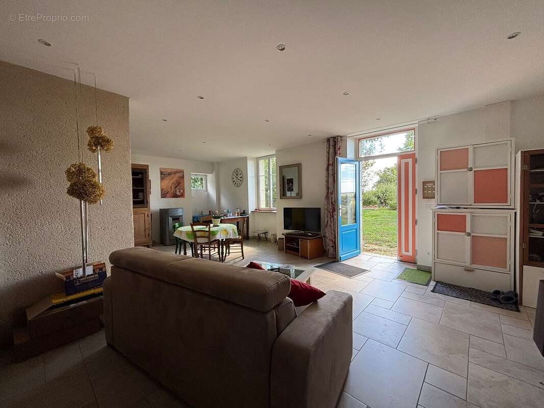 Maison à DUN-SUR-AURON