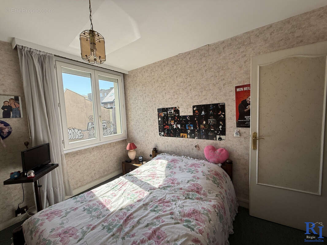 Chambre 1 - Appartement à GRENOBLE
