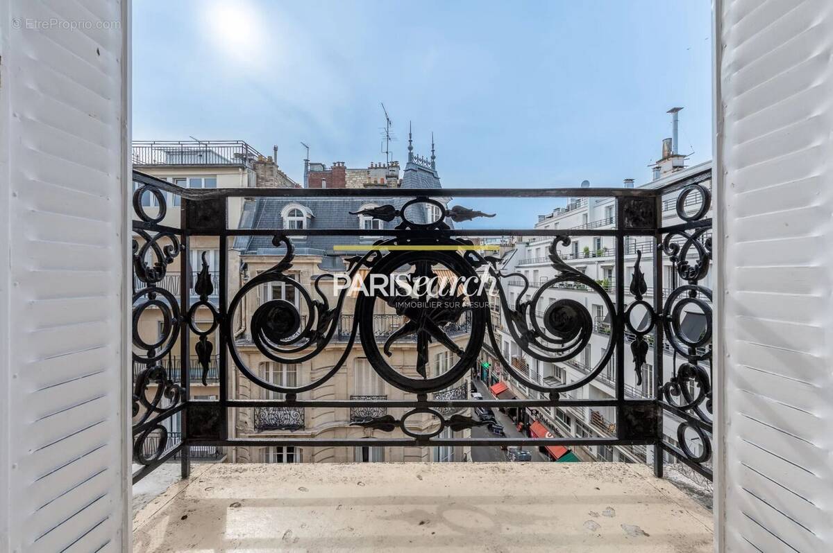 Appartement à PARIS-16E