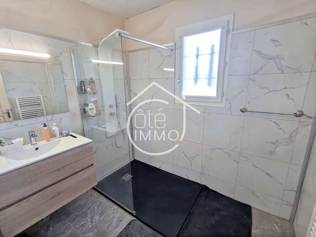 PRIGONRIEUX: Maison de 85m² avec jardin idéale pour projet locatif - photo 7