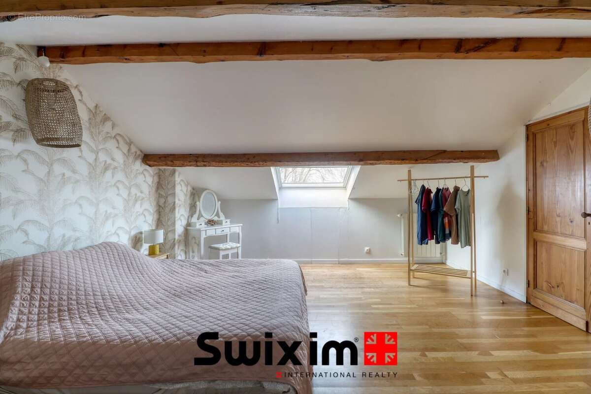 Maison en pierre rénovée de 182 m² – Beaux volumes et potentiel d'évolution - photo 10