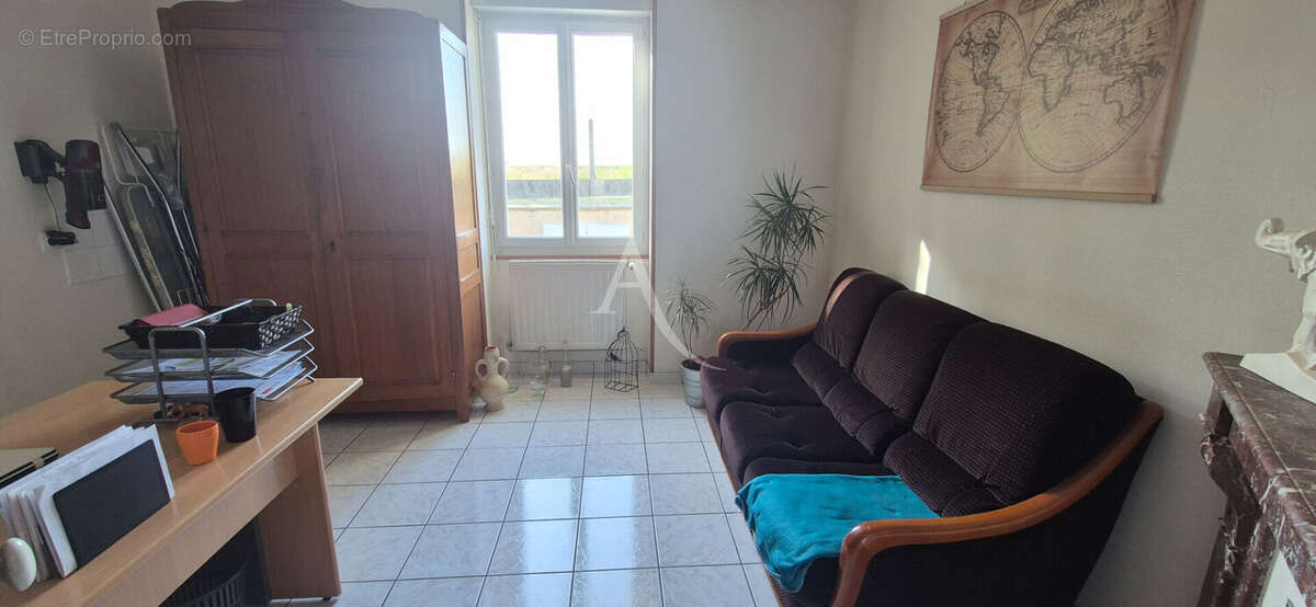 Maison à LA CHAPELLE-VENDOMOISE