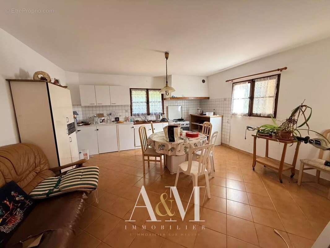 Maison à VILLEVEYRAC