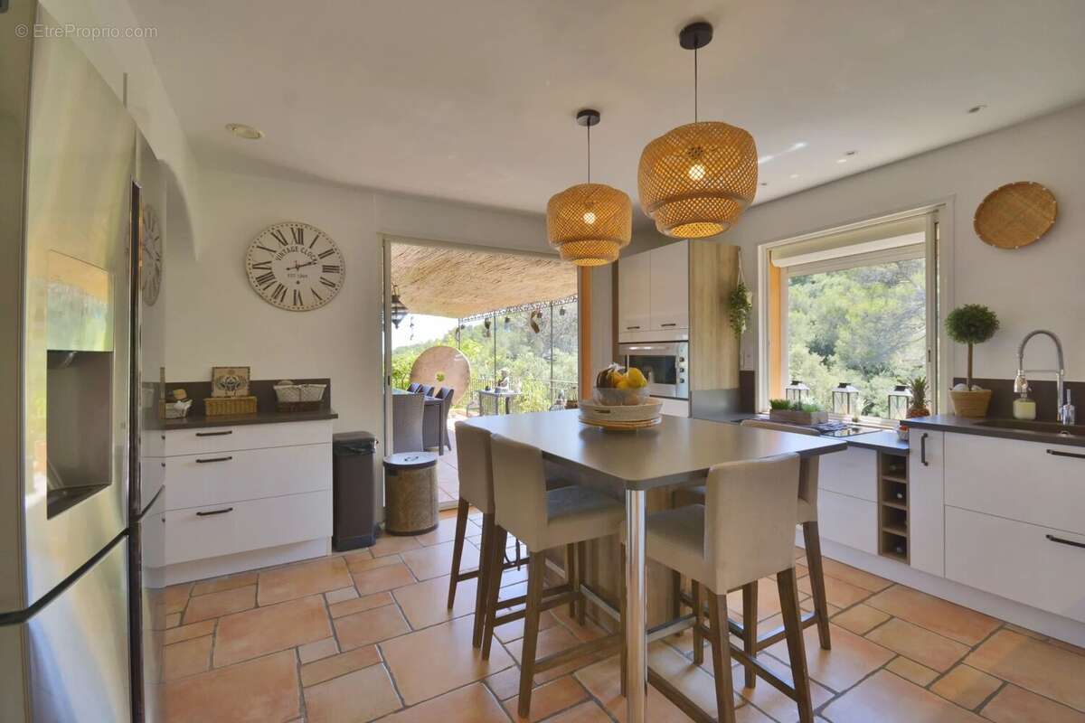 Maison 300 m² à Biot  - photo 32