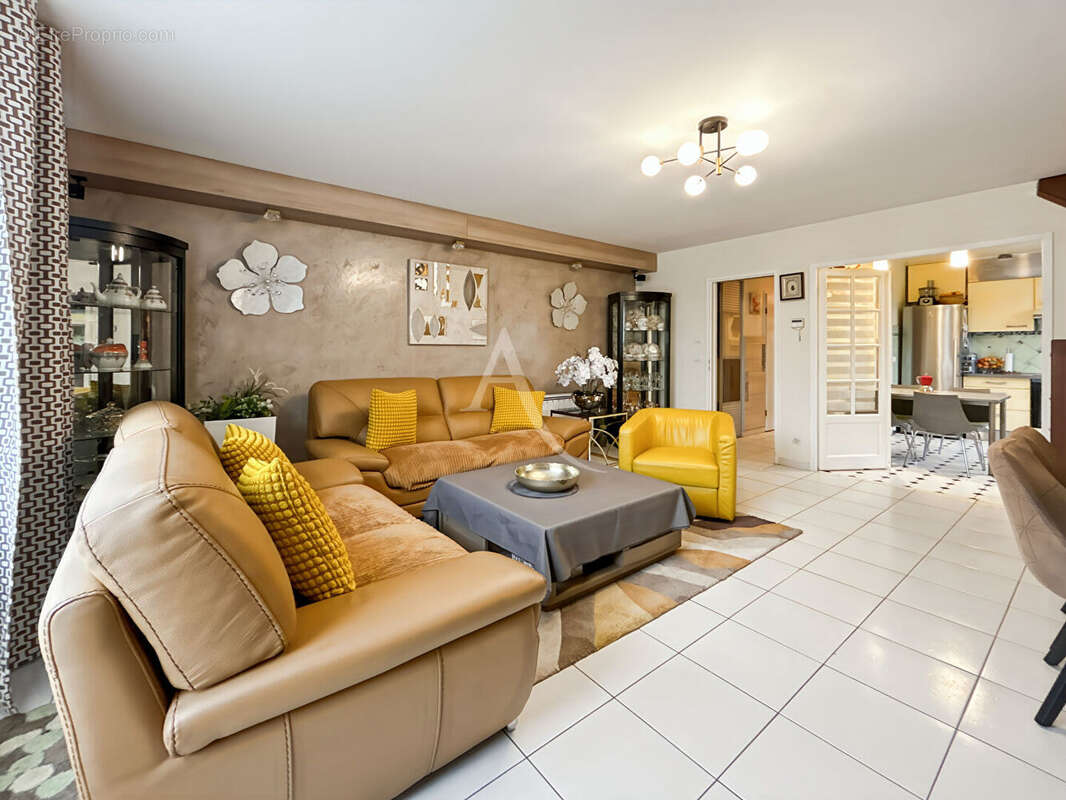 Maison à COMBS-LA-VILLE