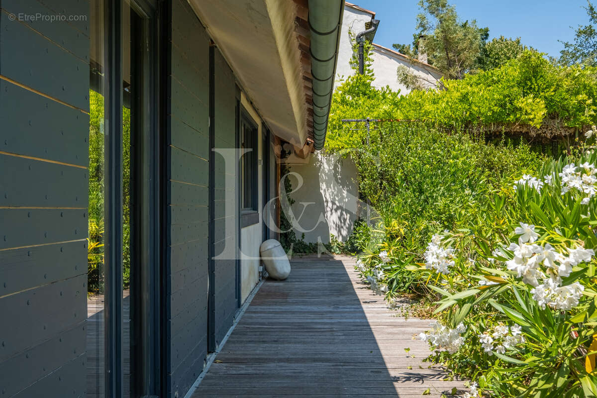 Maison à ENTRECHAUX