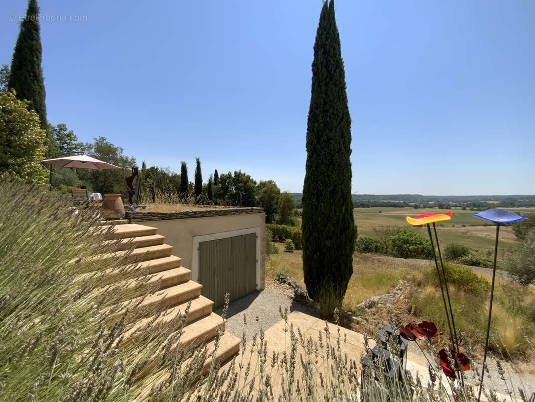 Villa d'architecte en position dominante de plain pied et sa vue panoramique. - photo 16