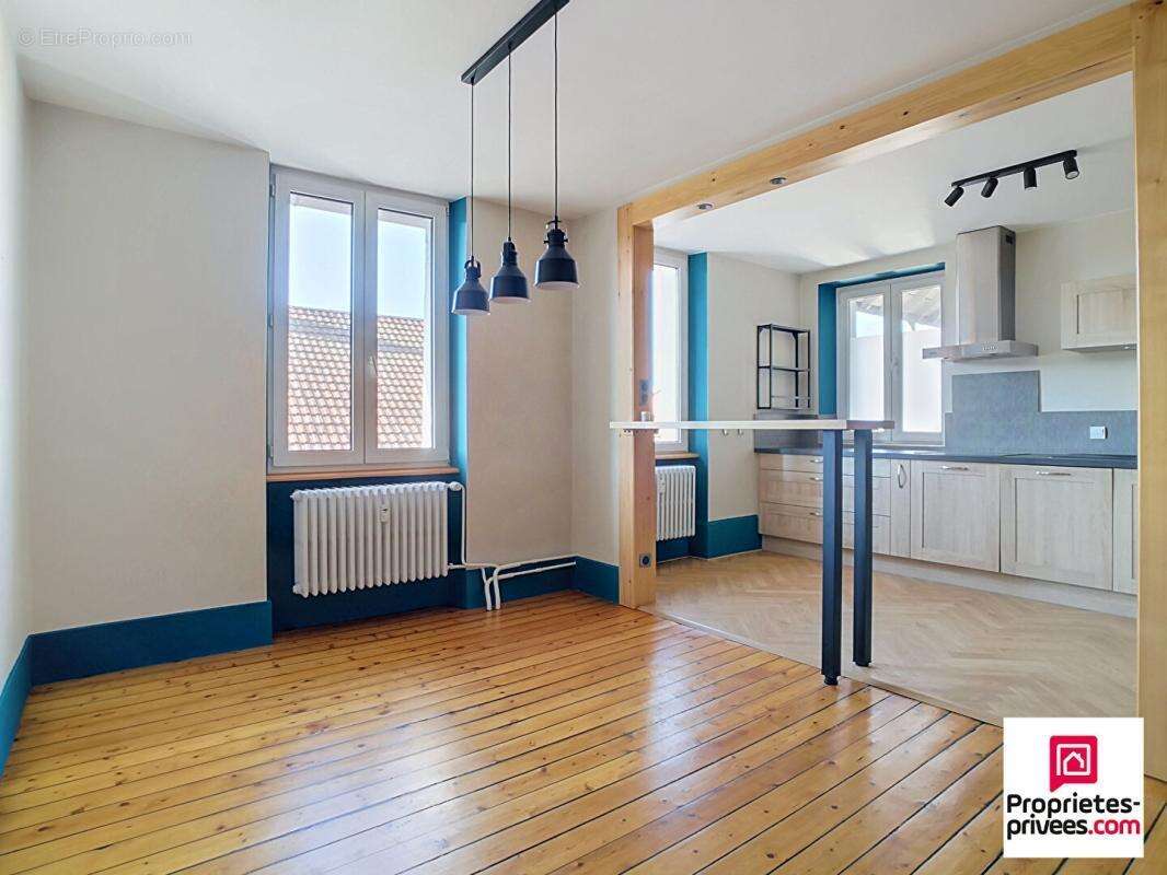 BELFORT - T3 rénové de 87 m² - Beaucoup de cachet - photo 3