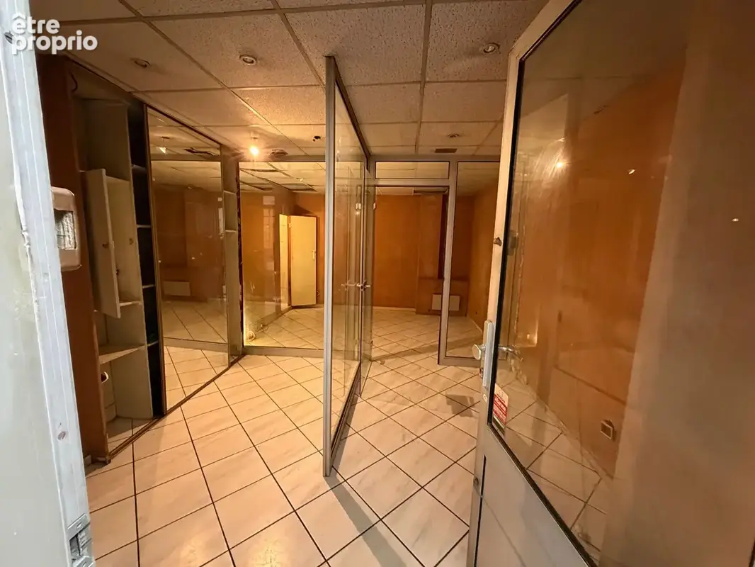 Paris 1er-Palais Royal/Rue de Richelieu/ Mur de local commercial 20,22m2 - photo 5