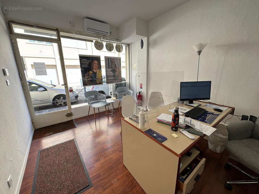 A vendre 146 000 euros des murs commerciaux libres — cagnes-sur-mer centre   eco quartier villete - photo 2