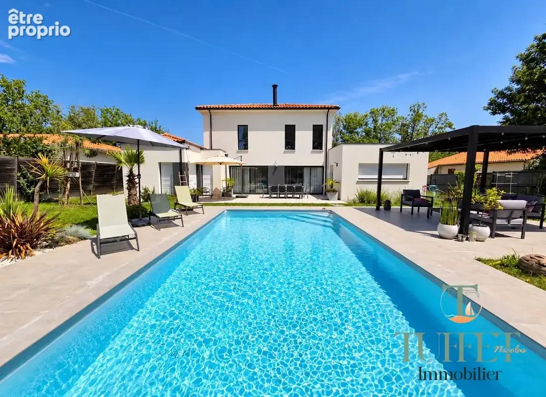 Photo Maison à Breuillet au prix de 858 000€
