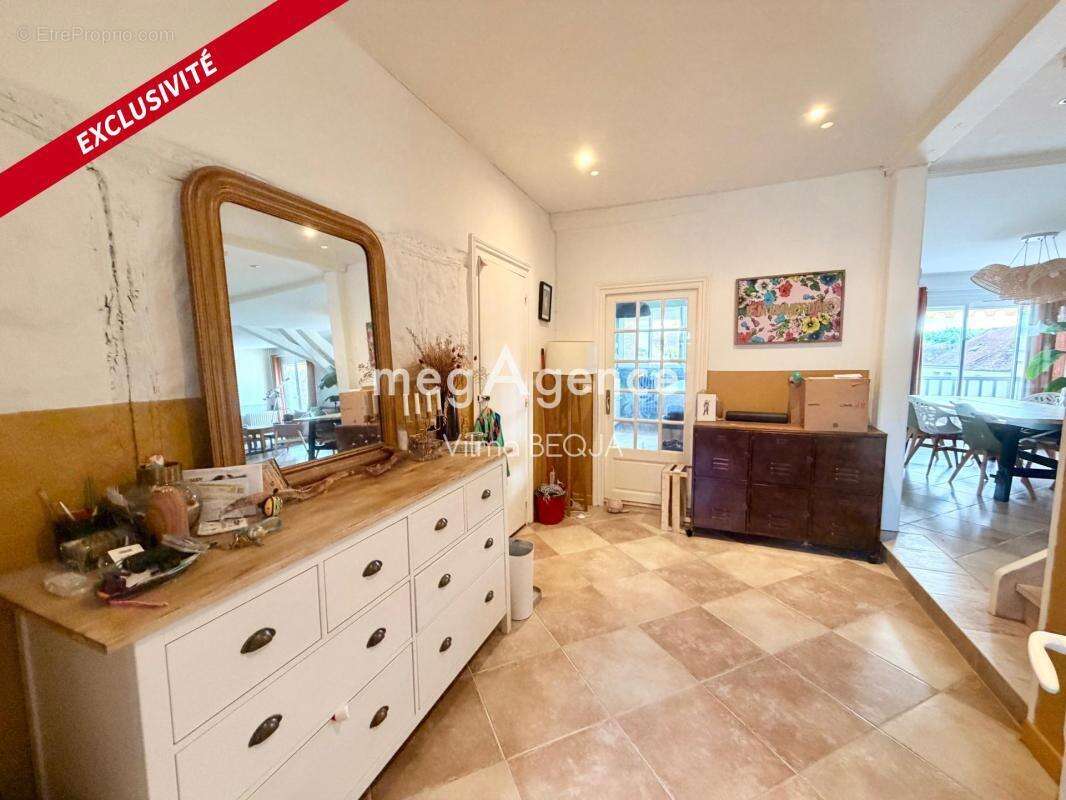 SENS – Hyper-centre  Appartement familial avec garage et jardin commun - photo 3