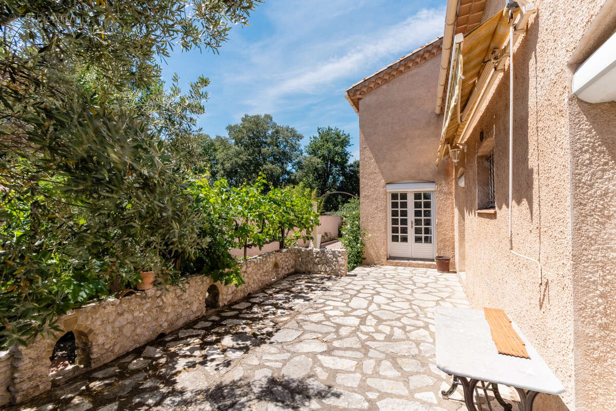 Lignan-sur-Orb   Maison de caractère 215 m2, 5 chambres, piscine, terrain 983 m2 - photo 38