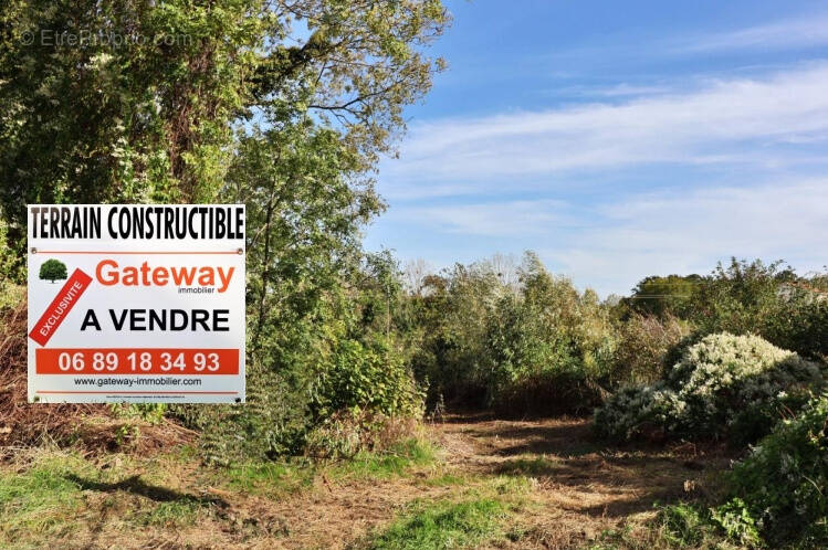 Terrain à SAINT-JULIEN-DE-COPPEL