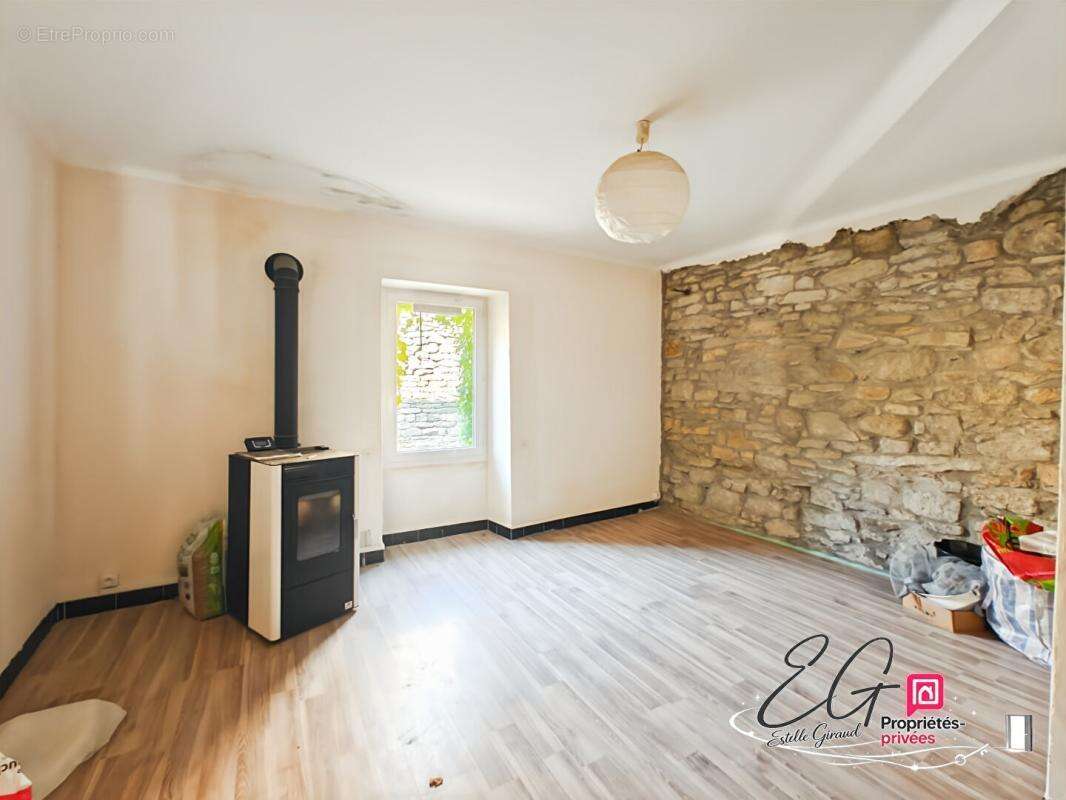 Maison de caractère traversante avec terrasse, atelier et vaste garage - photo 8