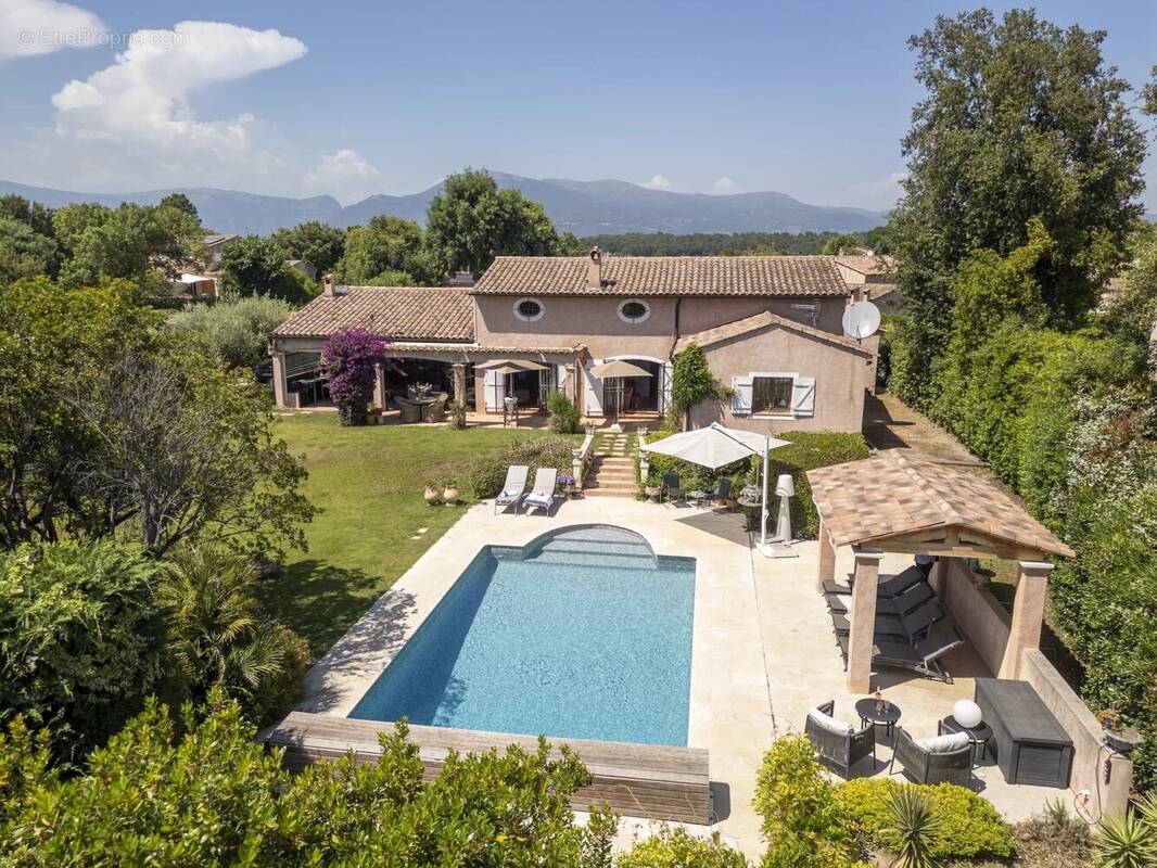 Maison à VALBONNE