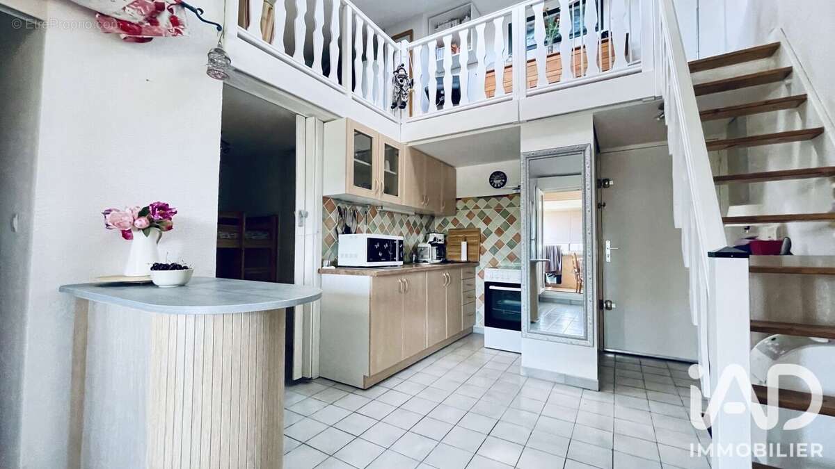 Appartement 30 m² à La Londe-Les-Maures  - photo 3