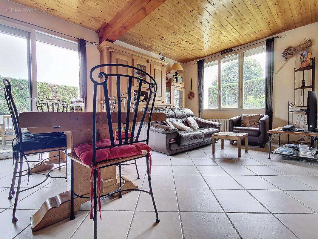 Maison - 5 chambres - Cave - Garage - Buanderie - Terrasse - Jardin - Proche commodités - photo 13