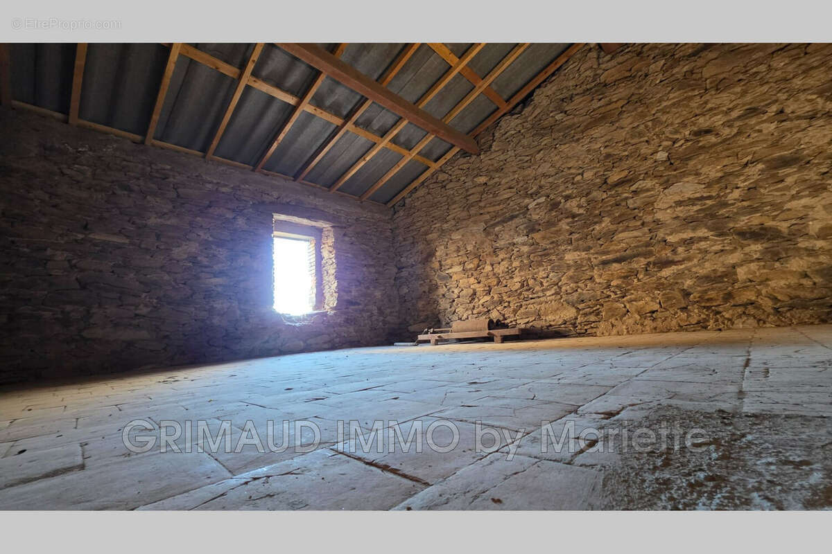 Maison à LA GARDE-FREINET