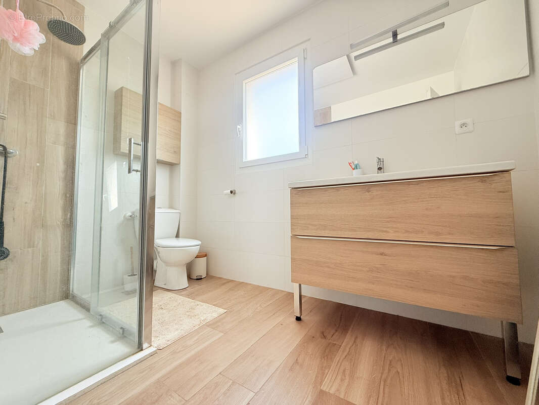 Maison à LE REVEST-LES-EAUX