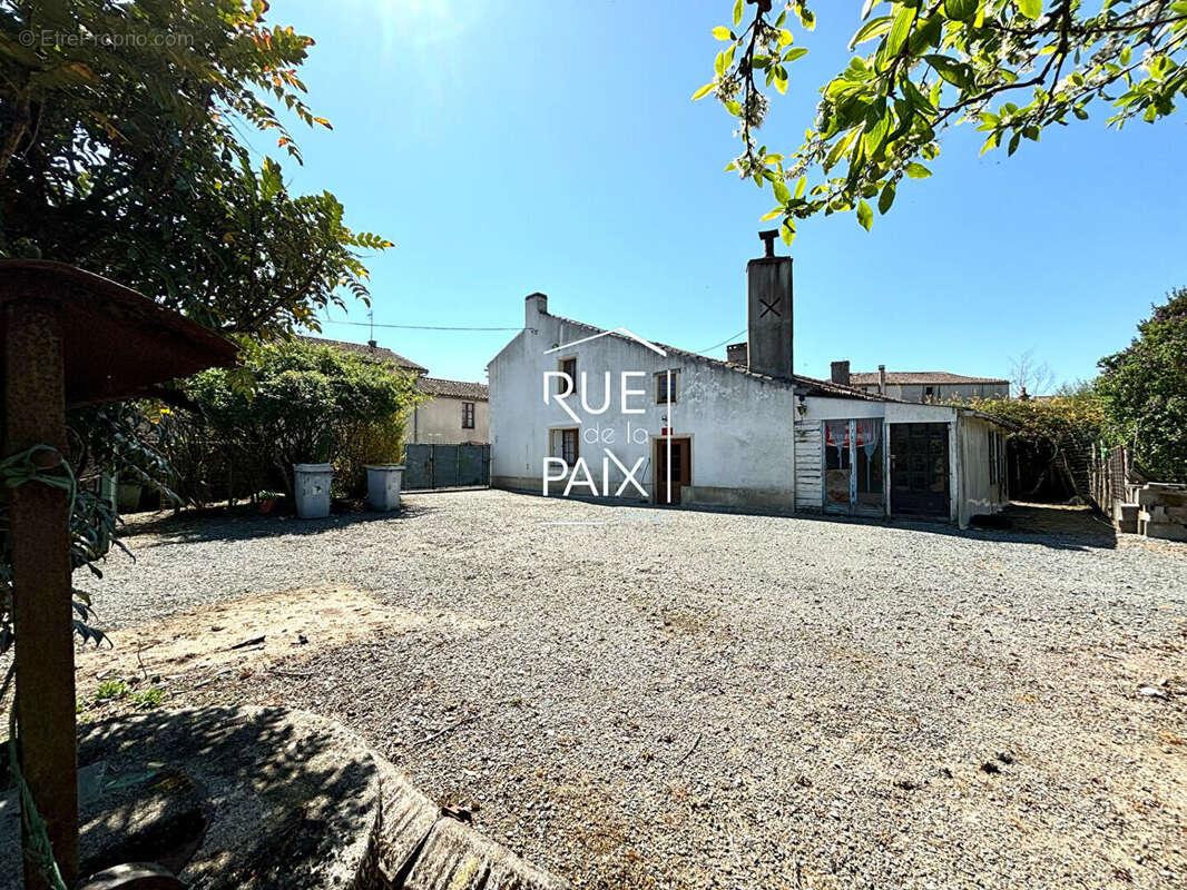 Maison à SAINT-GERMAIN-DE-LONGUE-CHAUME