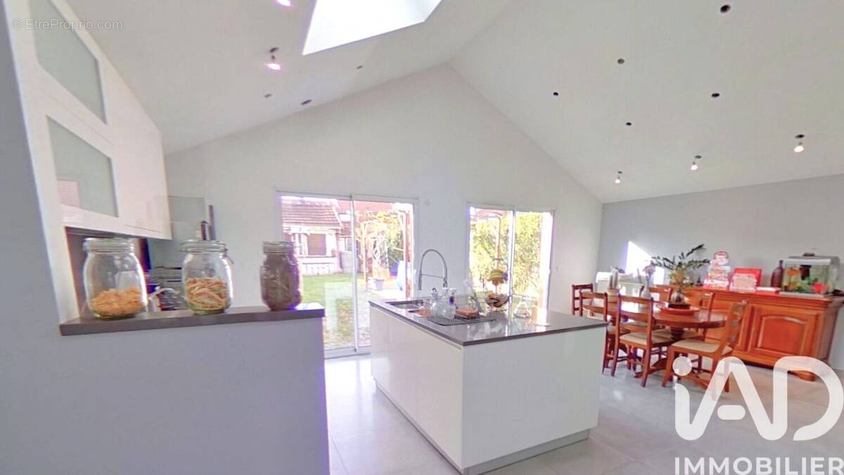 Photo 1 - Maison à VILLENEUVE-LE-ROI