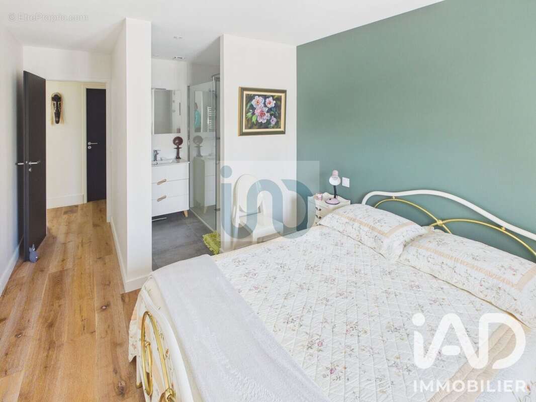Maison 168 m² à La Flotte  - photo 6