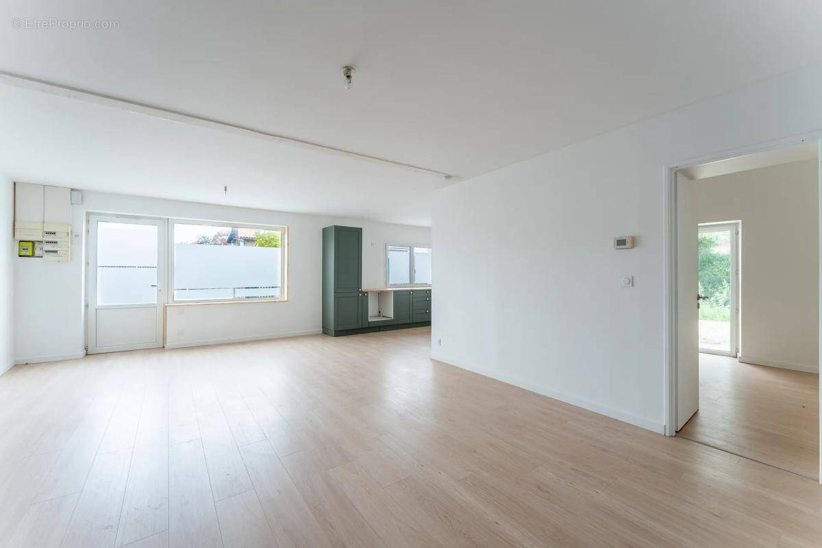 Maison à AMBARES-ET-LAGRAVE