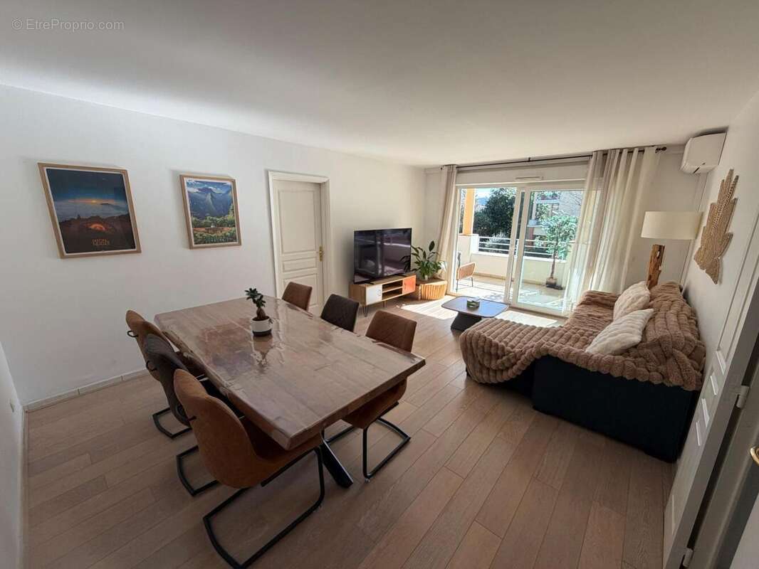   - Appartement à DRAGUIGNAN