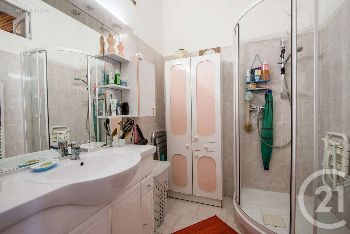 Appartement 64 m² à Nice  - photo 6