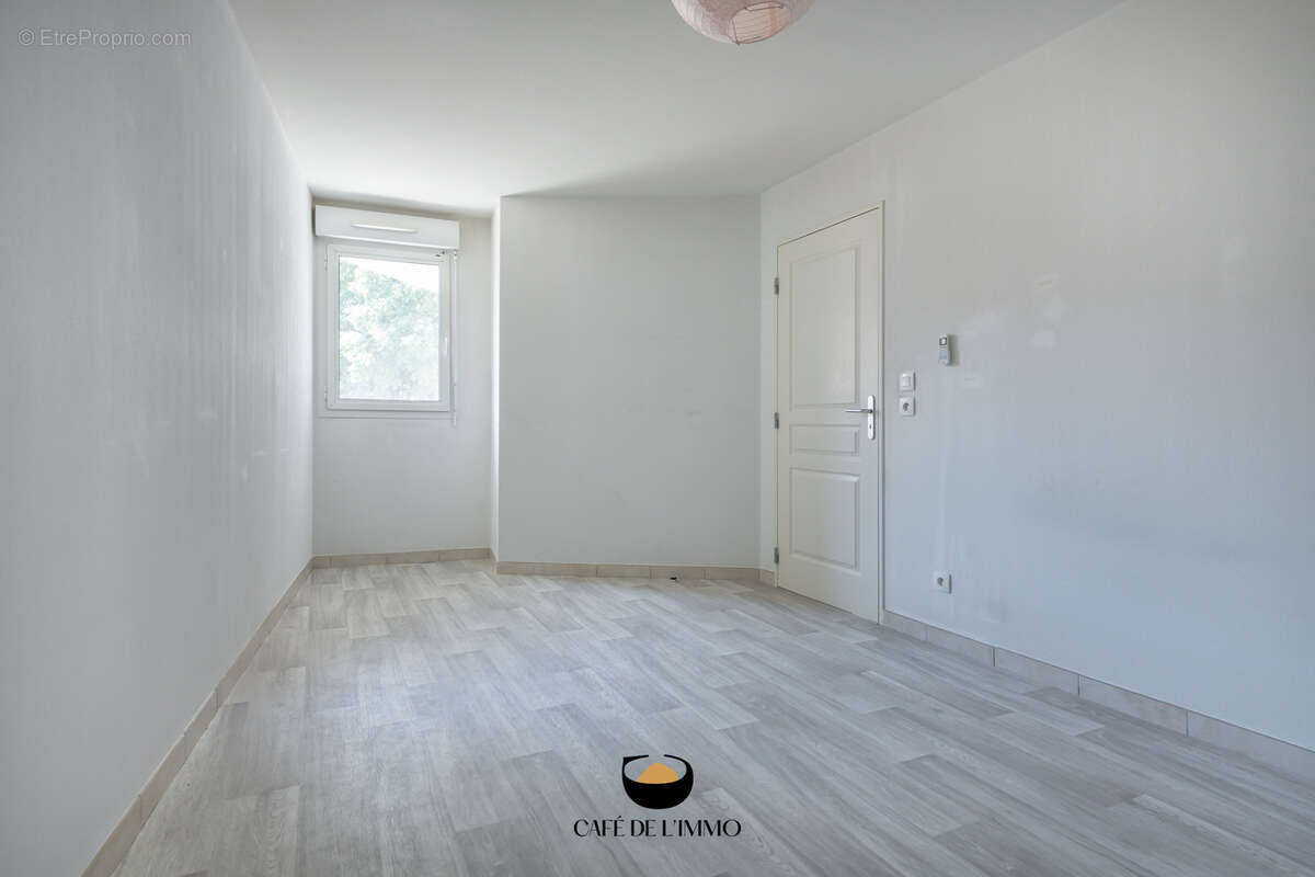 Appartement à MARSEILLE-4E