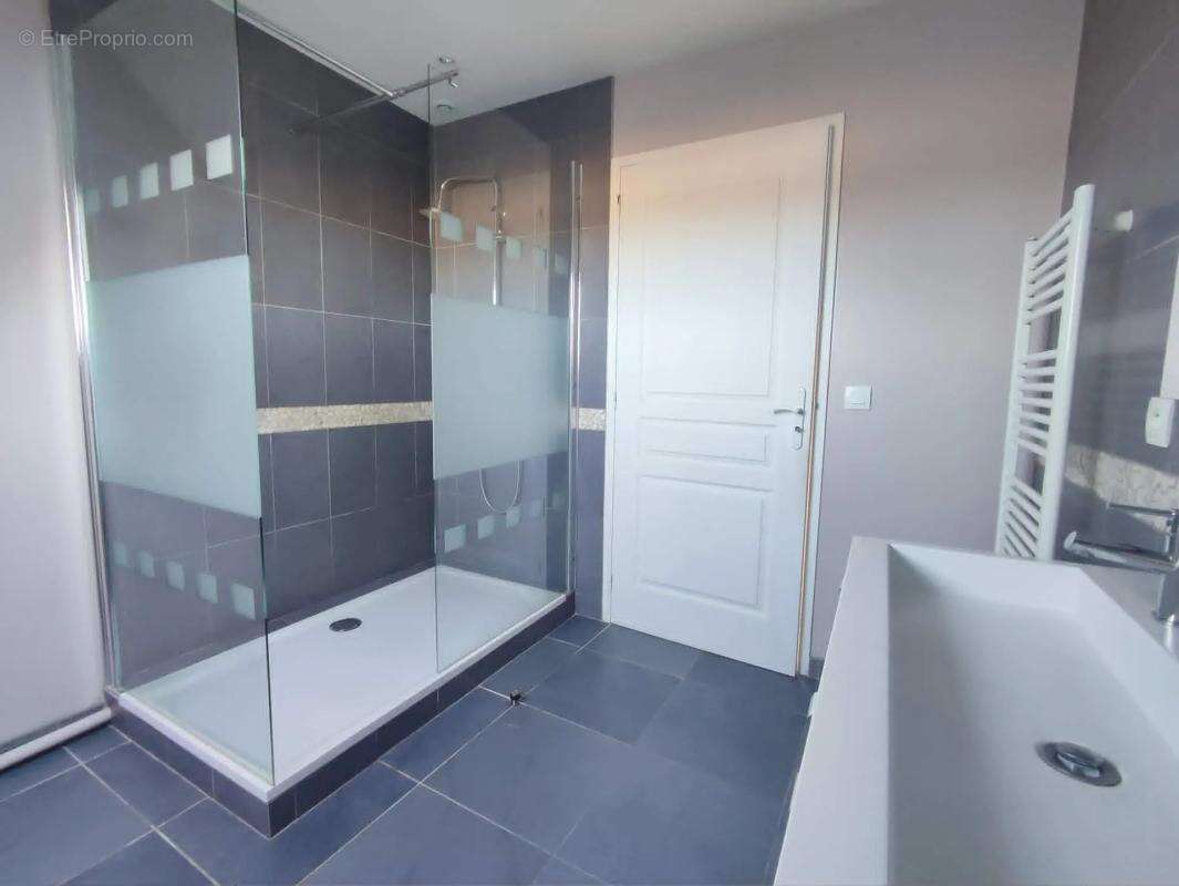 Maison de 7 pièces de 155 m² à Montreuil-au-Houlme - photo 5