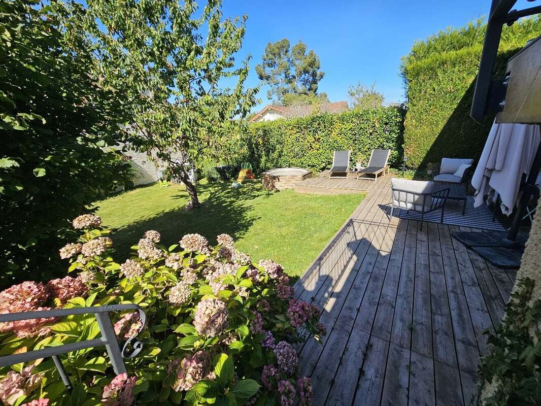 Maison à SAINT-REMY-LES-CHEVREUSE