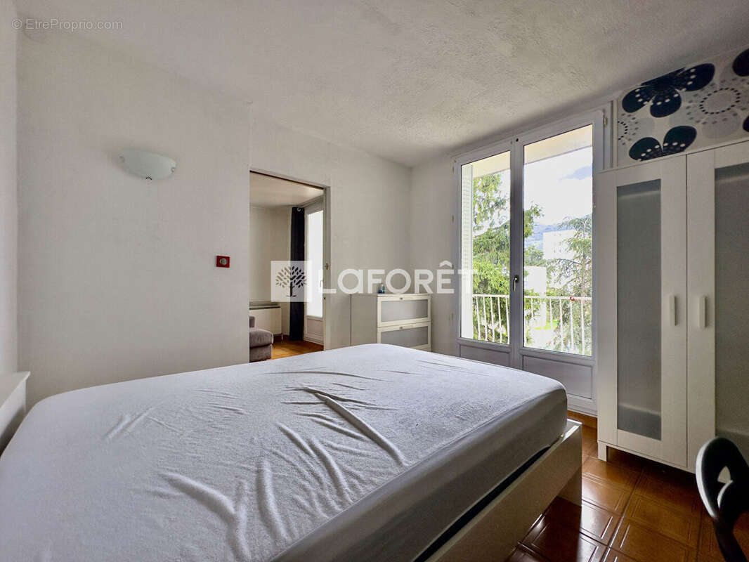 Appartement à SAINT-MARTIN-D'HERES