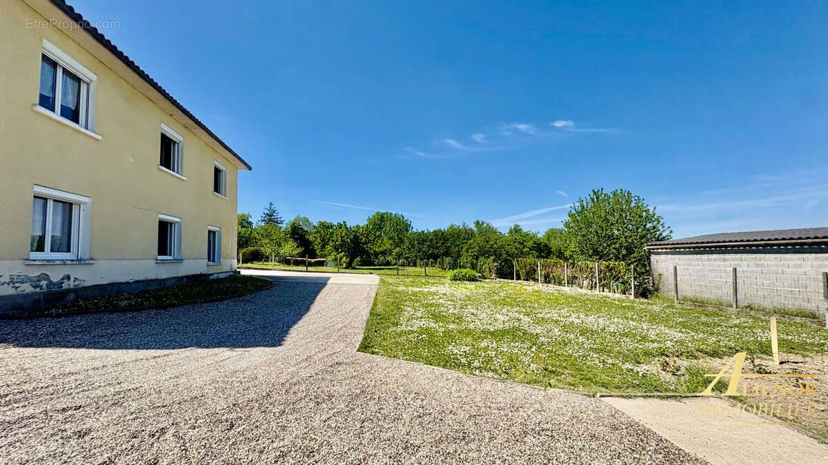 Maison à MONTREM