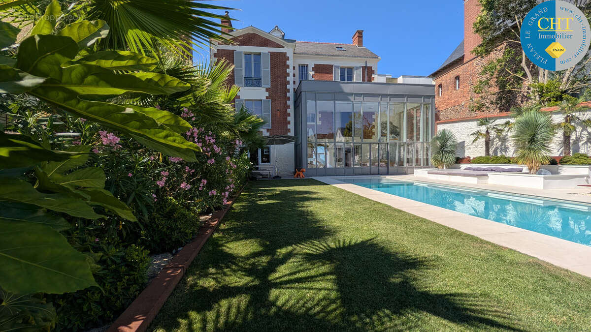 Villa de 250m2 à acheter avec 8 pièces à Rennes - photo 2