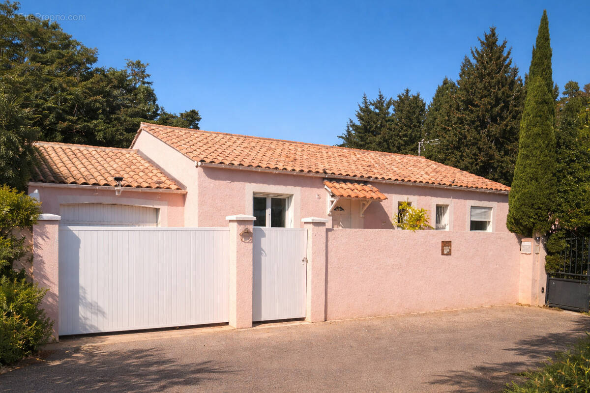 Maison à GARONS