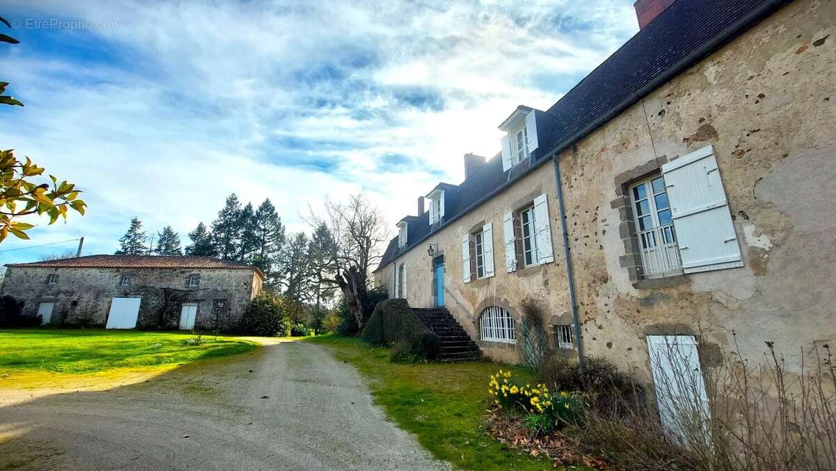 Maison à CONFOLENS