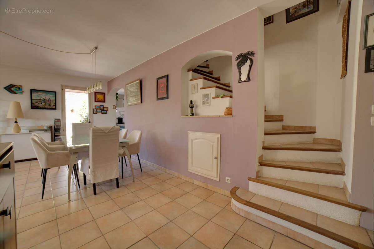 Maison à BAGNOLS-EN-FORET