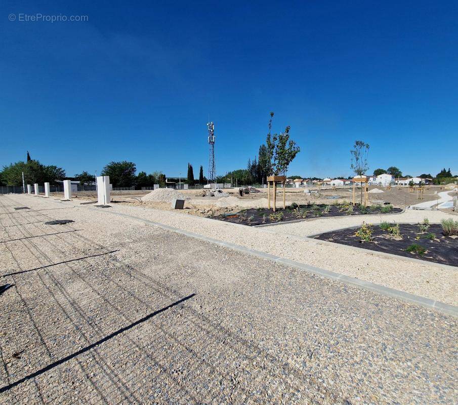 Terrain à L&#039;ISLE-SUR-LA-SORGUE