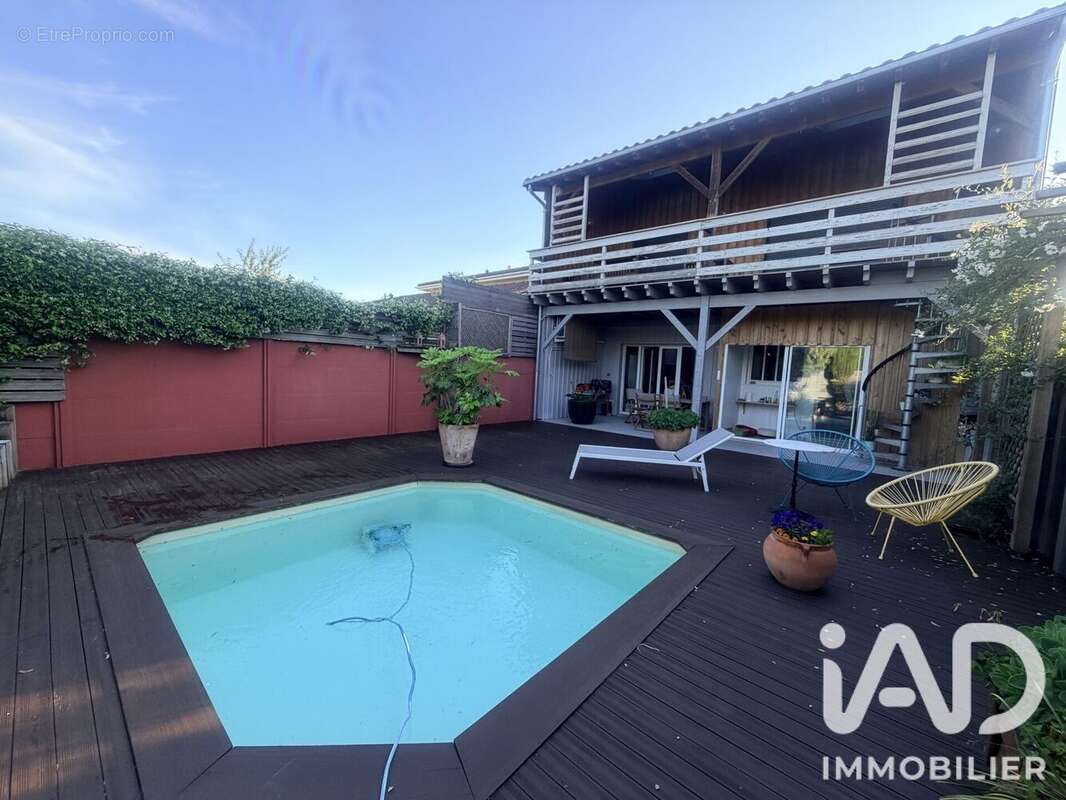 Maison 130 m² à Merignac  - photo 2