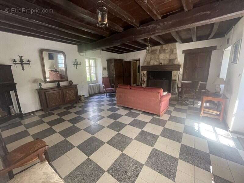 Maison à LA TOUR-BLANCHE