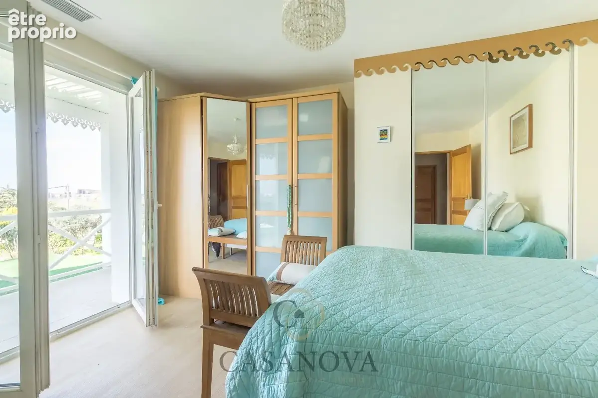 Montpellier Est. Superbe villa de 280m² avec piscine, garage et dépendances. - photo 9