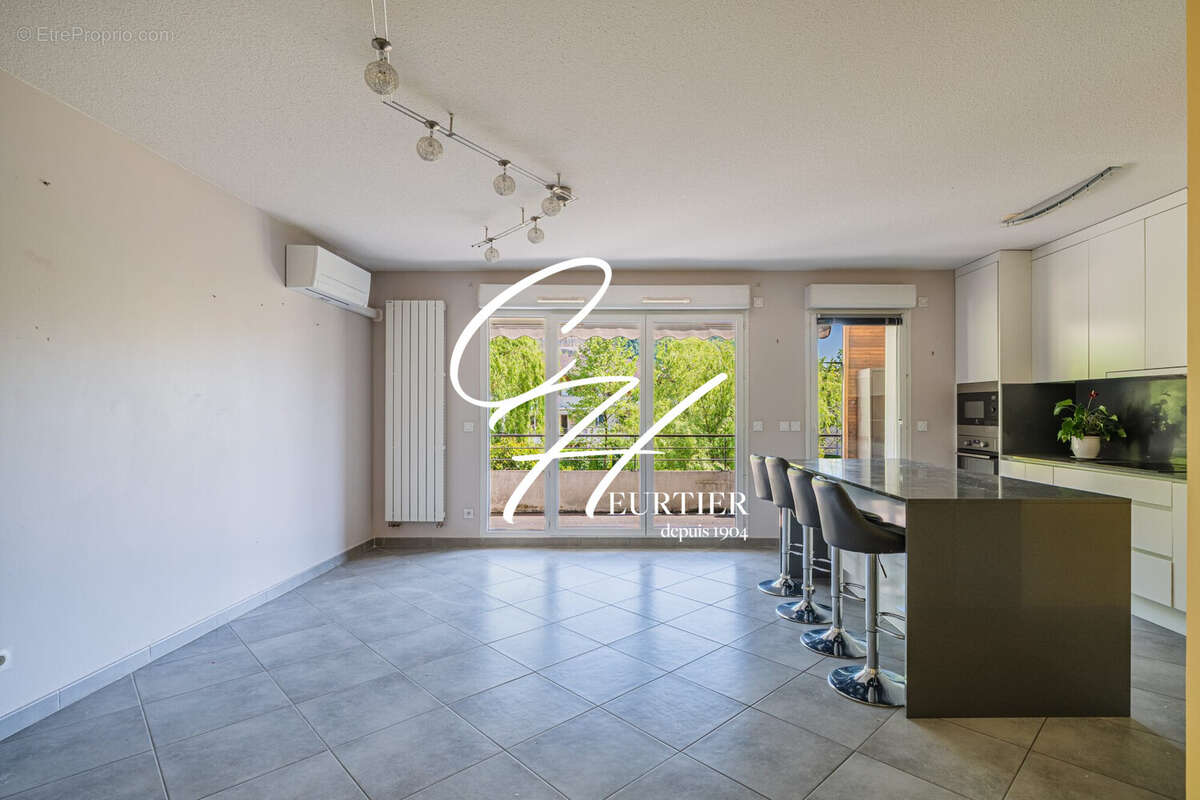 Appartement à LA BUISSE