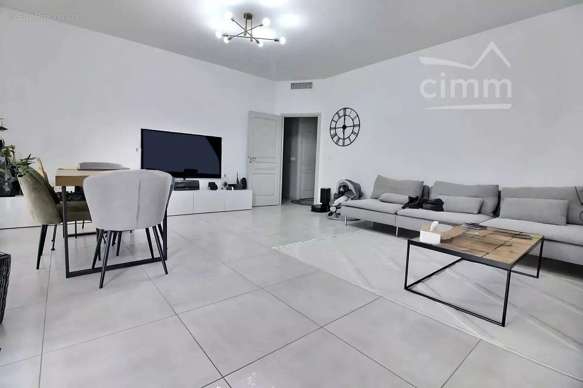 Appartement à ALBON