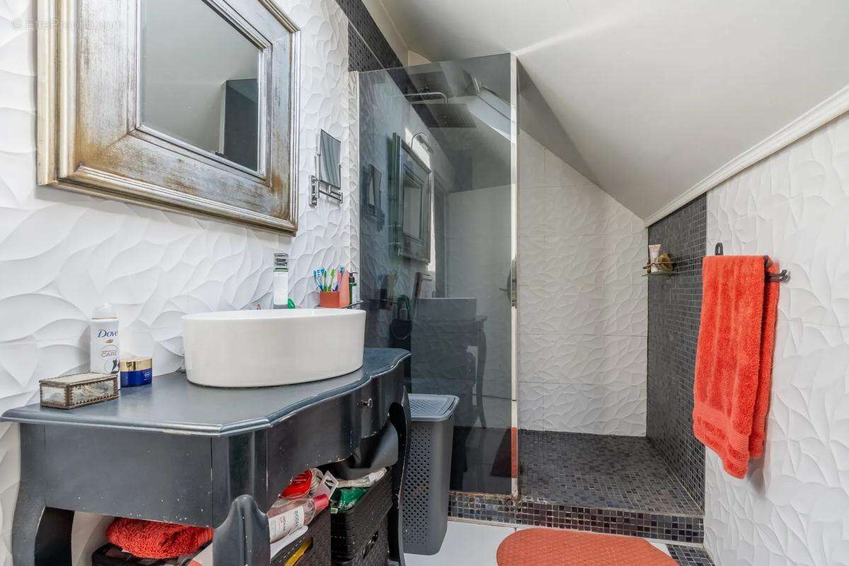 Maison de caractère de 145 m² avec jardin et sous-sol complet - photo 10