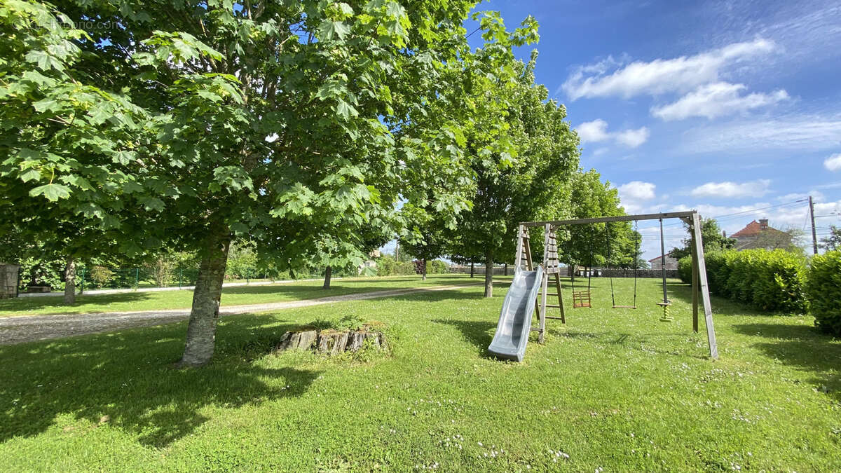 Maison à MORTAGNE-SUR-GIRONDE