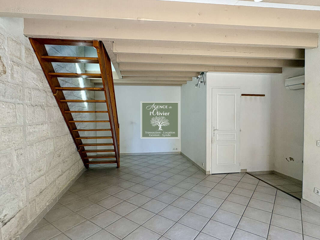 Appartement à FOURQUES